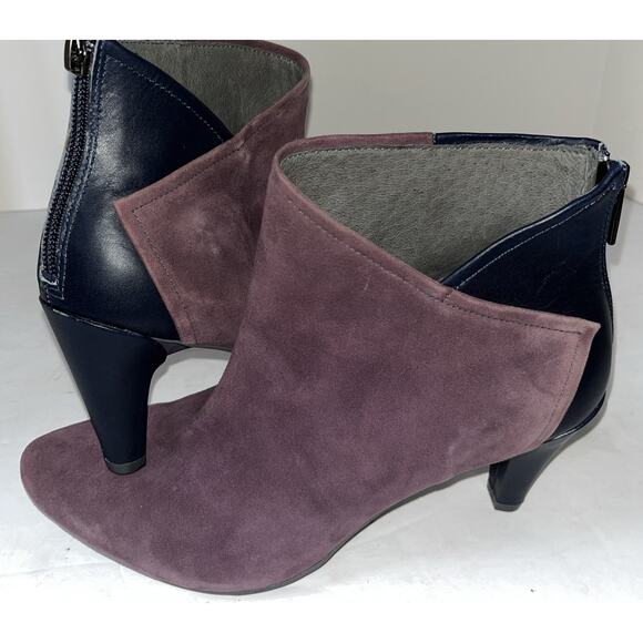 TSUBO Suede Leather ankle BOOTS Sz 7.5 navy purple colorblock heel NEW - Picture 1 of 9
